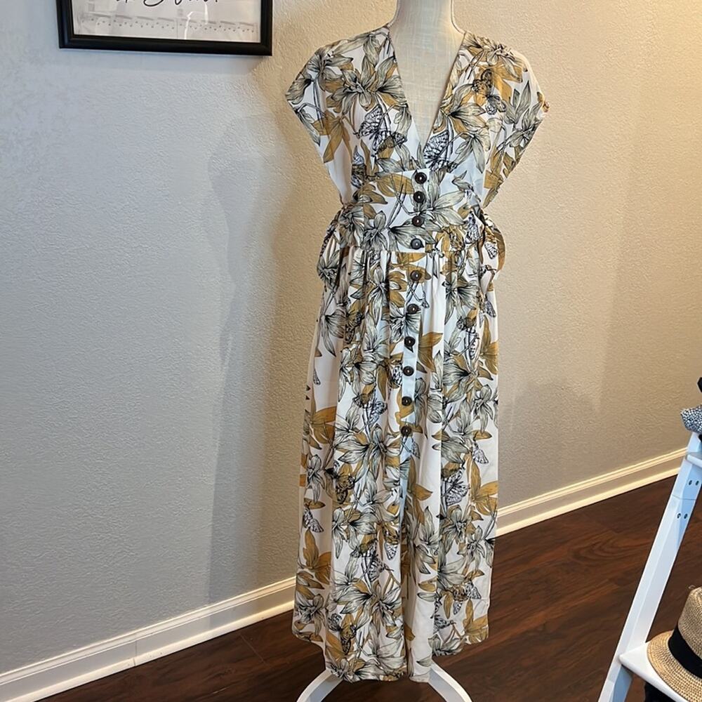 HIKA Floral and Butterflies MIDI Dress - NWT - Size M - Picture 2 of 13